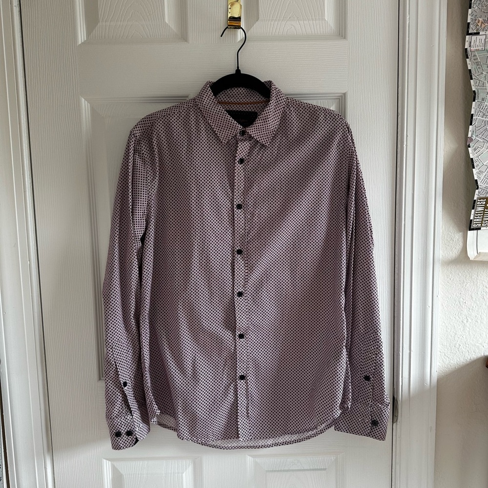 Casual Black and White Button Down Shirt with Tailored Fit